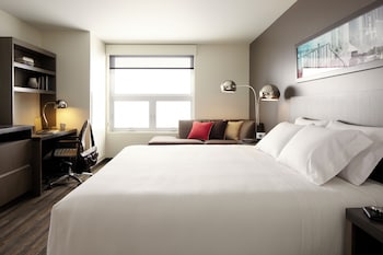 Room, 1 King Bed with Sofa bed, Accessible Bathtub