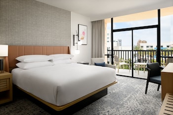 Traditional Room, 1 King Bed (Hearing Accessible)
