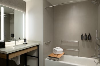 Traditional Room, 2 Queen Beds (Mobility Accessible, Tub)