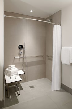 Traditional Room, 2 Queen Beds (Mobility Accessible, Roll-in Shower)