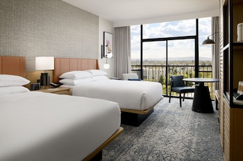 Traditional Room, 2 Queen Beds (Mobility Accessible, Tub)