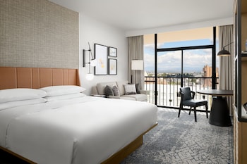 Club Room, 1 King Bed