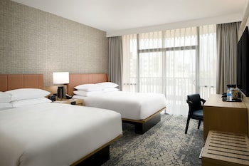 Traditional Room, 2 Queen Beds (Mobility Accessible, Tub)