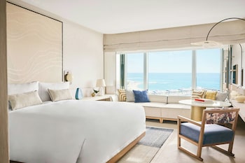 Deluxe Room, 1 King Bed (Club)