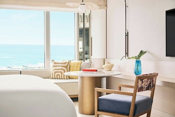 Deluxe Room, 1 King Bed (Club)
