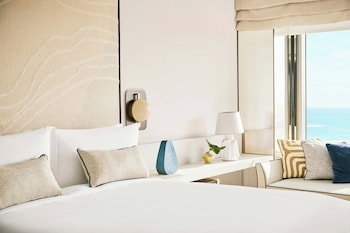 Deluxe Room, 1 King Bed (Club)