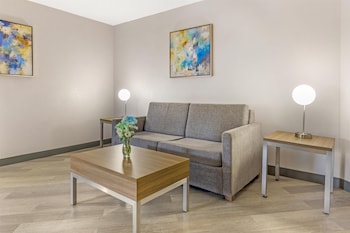 Suite, 1 King Bed, Non Smoking, Balcony (with Sofabed)