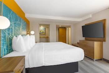 Suite, 1 King Bed, Non Smoking, Balcony (with Sofabed)