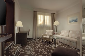 Suite, Balcony