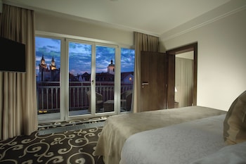 Suite, Balcony