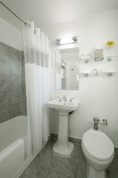 Signature Suite, 2 Queen Beds, Garden View