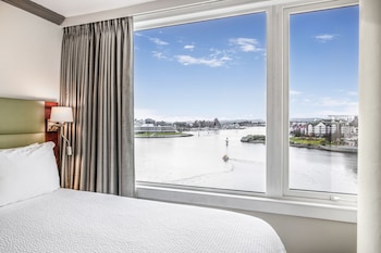 Suite, 1 Bedroom, Waterfront View