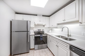 Suite, 1 Bedroom, Partial Harbor View