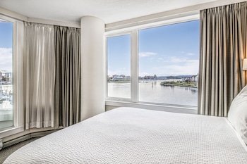 Suite, 2 Bedrooms, Waterfront View