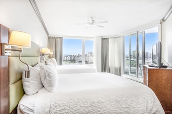 Suite, 1 Bedroom, Waterfront View