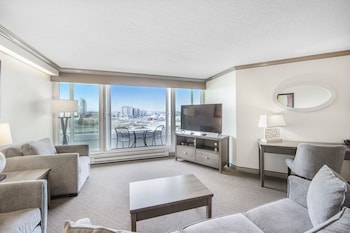 Suite, 1 Bedroom, Waterfront View