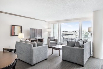 Suite, 1 Bedroom, Partial Harbor View