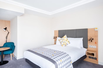 Premium Room, 1 Queen Bed (Stocked Minibar)