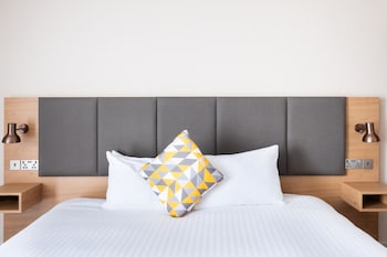 Standard Room, 1 Queen Bed