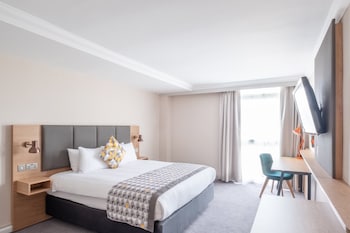 Premium Room, 1 Queen Bed (Stocked Minibar)