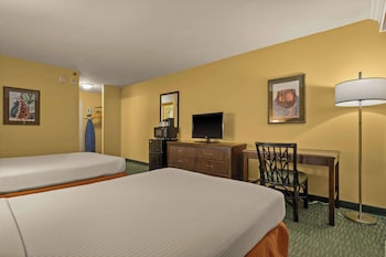Room, 2 Double Beds, Mobility Accessible, Non Smoking (Bathtub w/Grab Bars)