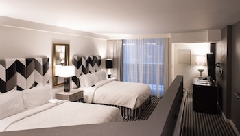 Premier Suite, 2 Queen Beds, Balcony