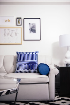 Premier Suite, 1 Queen Bed, Accessible