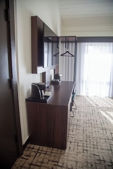 Room, 1 King Bed, Non Smoking (Golf View)