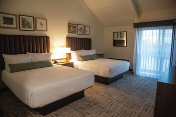 Room, 2 Queen Beds, Non Smoking (Golf View)
