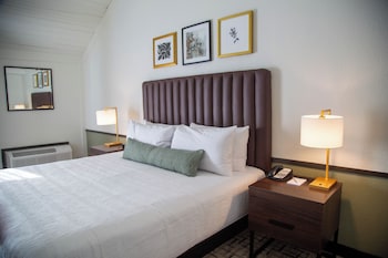 Room, 1 King Bed, Non Smoking (Golf View)