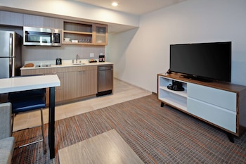 Suite, 2 Bedrooms, Bathtub