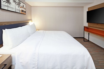 Suite, 1 King Bed (Hearing)