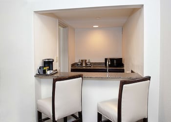 Room (Parlor)
