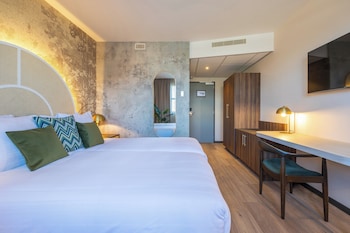 Deluxe Room (1 Twin Bed)