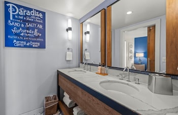 Room, 1 King Bed, Lanai (Bayside)