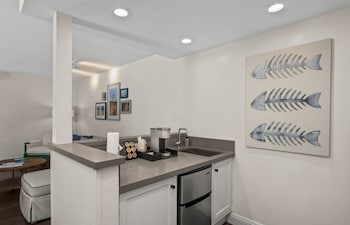 Suite, 1 King Bed (Garden Bungalow)
