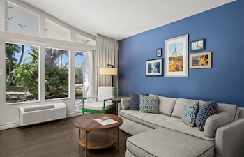 Junior Garden Suite, 1 King Bed