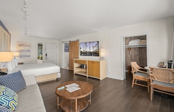Premium Room, 1 King Bed, Lanai (Garden)