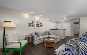 Suite, 1 King Bed (Garden Bungalow)