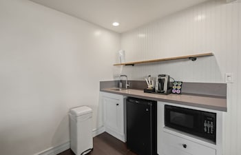 Suite, 1 King Bed (Bayside Bungalow Bay)