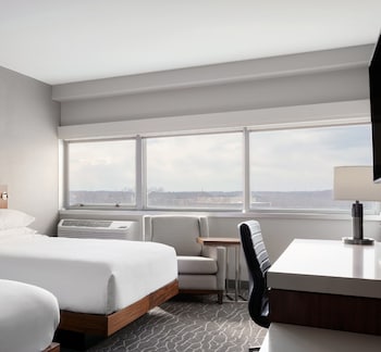 Room, 2 Queen Beds (Mobility Accessible, Tub)