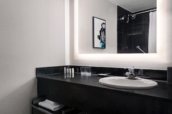 Room, 1 King Bed (Club Level)