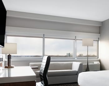 Room, 1 King Bed (Club Level)