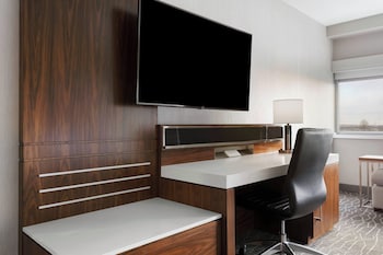 Room, 1 King Bed (Club Level)