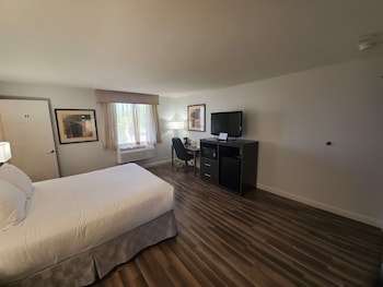 Standard Room, 1 Queen Bed, Non Smoking, Refrigerator