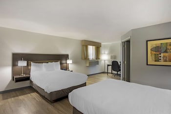 Standard Room, 2 Double Beds, Accessible, Refrigerator & Microwave (Walk-in Shower)