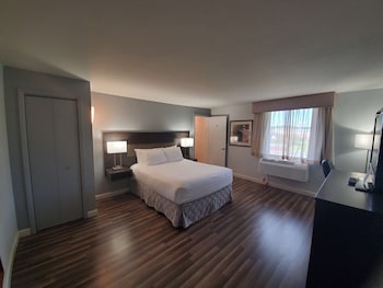 Standard Room, 1 Queen Bed, Non Smoking, Refrigerator