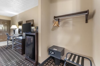 Standard Room, 2 Double Beds, Non Smoking, Refrigerator & Microwave