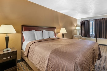 Standard Room, 1 King Bed, Non Smoking, Refrigerator & Microwave