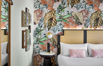 Suite, 1 King Bed with Sofa bed